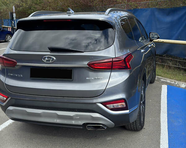 Серый Хендай Санта Фе, объемом двигателя 2 л и пробегом 138 тыс. км за 28900 $, фото 3 на Automoto.ua