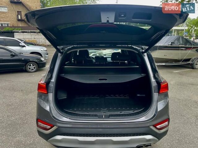 Серый Хендай Санта Фе, объемом двигателя 2 л и пробегом 141 тыс. км за 30500 $, фото 31 на Automoto.ua