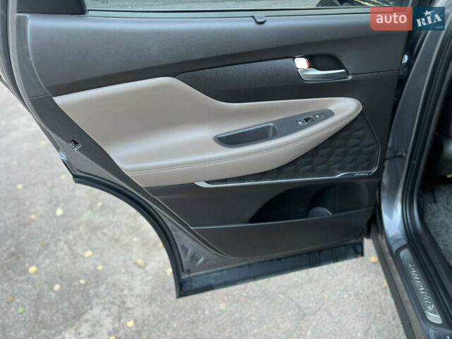 Сірий Хендай Санта Фе, об'ємом двигуна 2.2 л та пробігом 125 тис. км за 33500 $, фото 26 на Automoto.ua