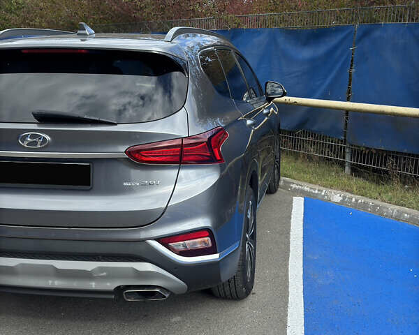 Серый Хендай Санта Фе, объемом двигателя 2 л и пробегом 138 тыс. км за 28900 $, фото 2 на Automoto.ua