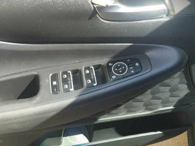 Серый Хендай Санта Фе, объемом двигателя 2 л и пробегом 86 тыс. км за 23000 $, фото 9 на Automoto.ua