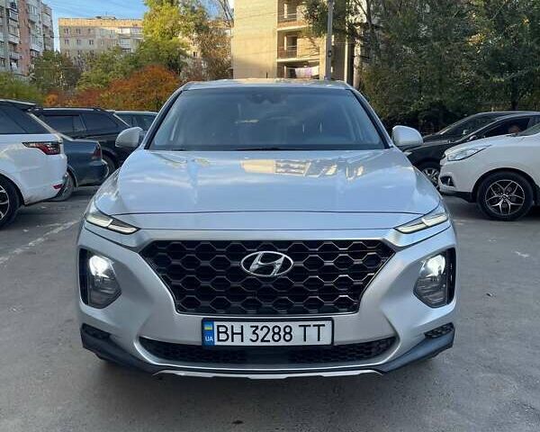 Серый Хендай Санта Фе, объемом двигателя 2.36 л и пробегом 205 тыс. км за 17500 $, фото 1 на Automoto.ua