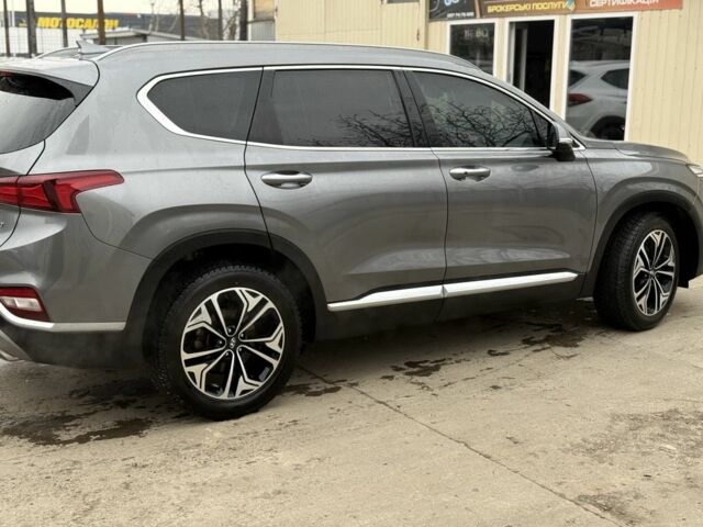 Серый Хендай Санта Фе, объемом двигателя 2 л и пробегом 146 тыс. км за 24000 $, фото 3 на Automoto.ua