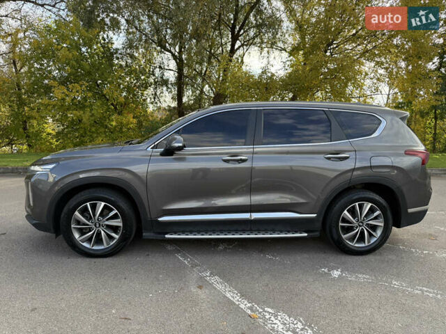 Серый Хендай Санта Фе, объемом двигателя 2 л и пробегом 200 тыс. км за 25000 $, фото 2 на Automoto.ua