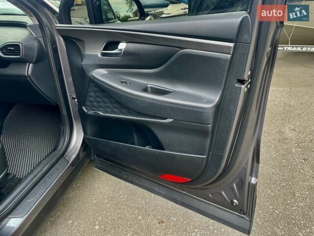 Серый Хендай Санта Фе, объемом двигателя 2 л и пробегом 141 тыс. км за 30500 $, фото 21 на Automoto.ua
