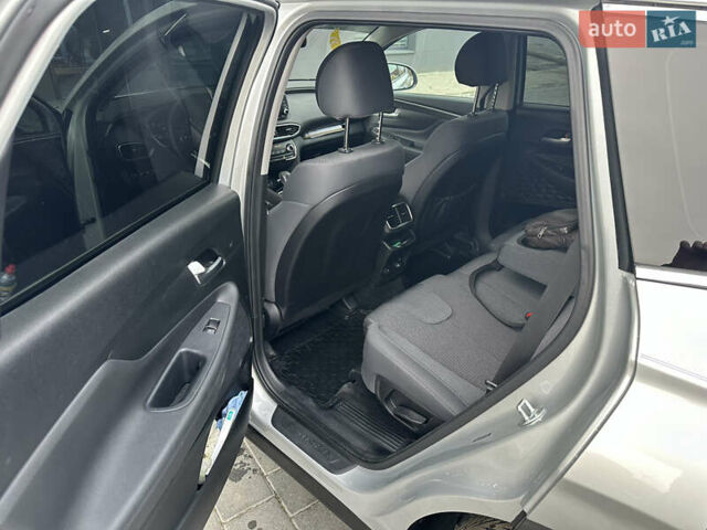 Серый Хендай Санта Фе, объемом двигателя 2.4 л и пробегом 98 тыс. км за 24000 $, фото 28 на Automoto.ua