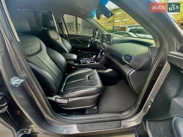 Серый Хендай Санта Фе, объемом двигателя 2 л и пробегом 141 тыс. км за 30500 $, фото 23 на Automoto.ua