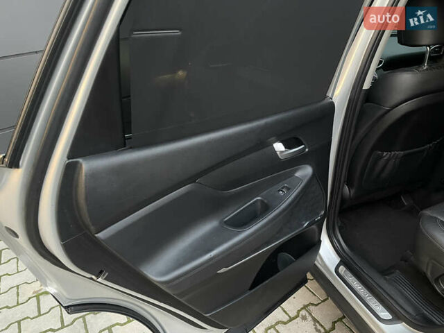 Серый Хендай Санта Фе, объемом двигателя 2.36 л и пробегом 21 тыс. км за 23900 $, фото 26 на Automoto.ua