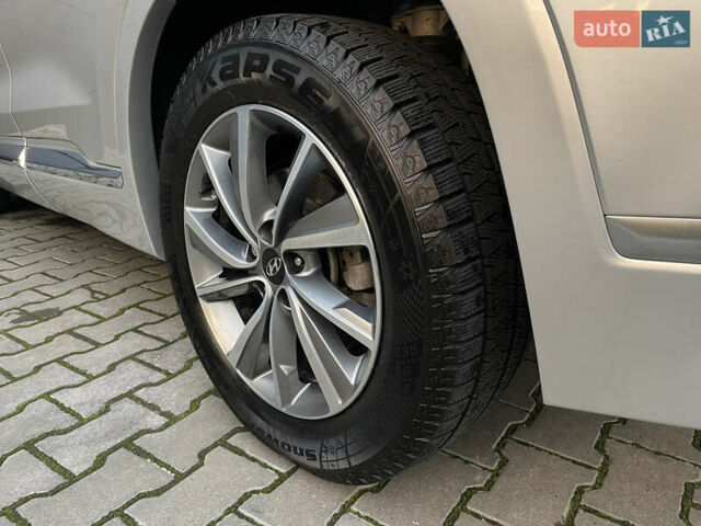 Серый Хендай Санта Фе, объемом двигателя 2.36 л и пробегом 21 тыс. км за 23900 $, фото 10 на Automoto.ua