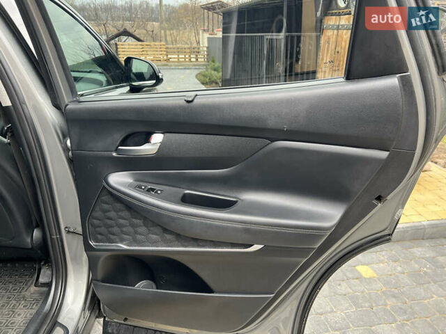 Серый Хендай Санта Фе, объемом двигателя 2.2 л и пробегом 95 тыс. км за 25999 $, фото 26 на Automoto.ua