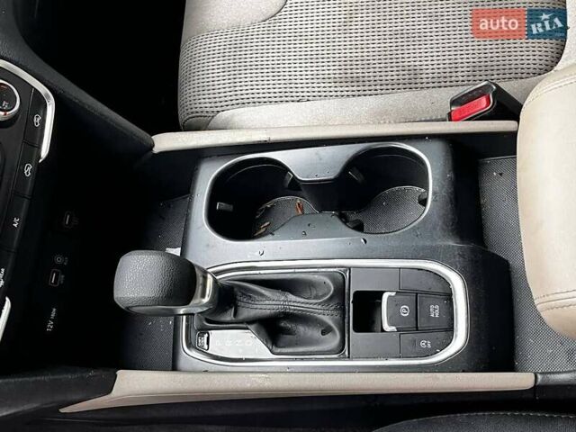 Серый Хендай Санта Фе, объемом двигателя 2.4 л и пробегом 164 тыс. км за 15200 $, фото 14 на Automoto.ua