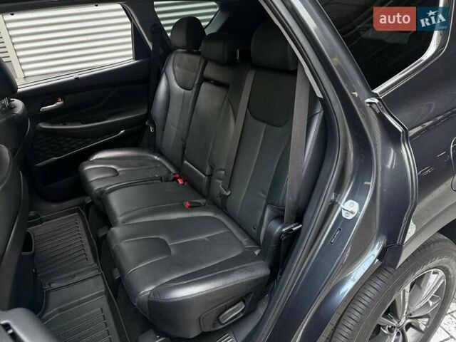 Серый Хендай Санта Фе, объемом двигателя 2.36 л и пробегом 111 тыс. км за 26990 $, фото 12 на Automoto.ua