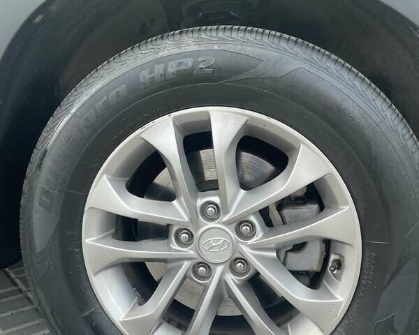 Серый Хендай Санта Фе, объемом двигателя 2.36 л и пробегом 99 тыс. км за 19800 $, фото 23 на Automoto.ua