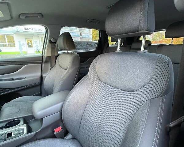 Серый Хендай Санта Фе, объемом двигателя 2.36 л и пробегом 205 тыс. км за 17500 $, фото 9 на Automoto.ua