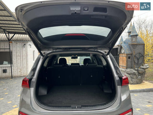 Серый Хендай Санта Фе, объемом двигателя 2.2 л и пробегом 95 тыс. км за 25999 $, фото 28 на Automoto.ua