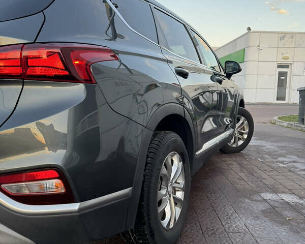 Серый Хендай Санта Фе, объемом двигателя 2.36 л и пробегом 170 тыс. км за 18600 $, фото 21 на Automoto.ua