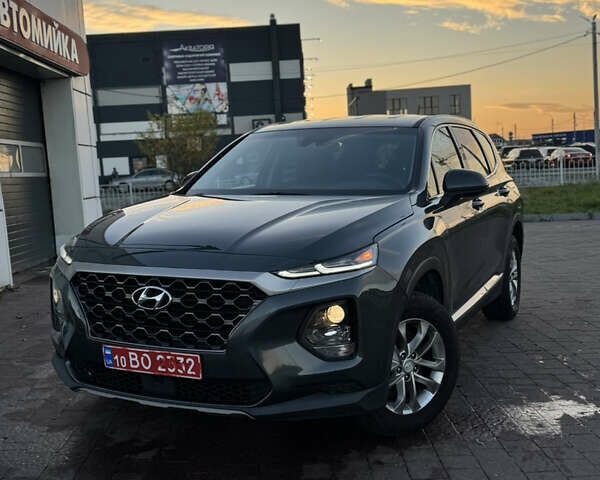 Серый Хендай Санта Фе, объемом двигателя 2.36 л и пробегом 170 тыс. км за 18600 $, фото 2 на Automoto.ua