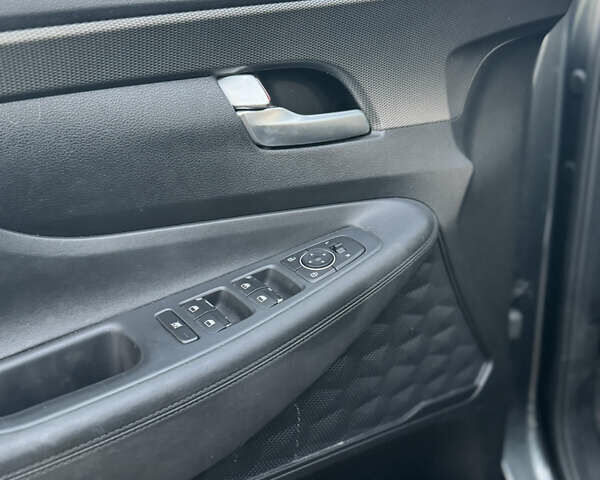 Серый Хендай Санта Фе, объемом двигателя 2.36 л и пробегом 170 тыс. км за 18600 $, фото 45 на Automoto.ua