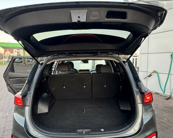 Серый Хендай Санта Фе, объемом двигателя 2.36 л и пробегом 170 тыс. км за 18600 $, фото 58 на Automoto.ua