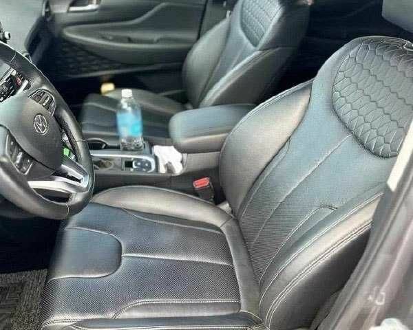 Серый Хендай Санта Фе, объемом двигателя 2 л и пробегом 95 тыс. км за 20000 $, фото 9 на Automoto.ua