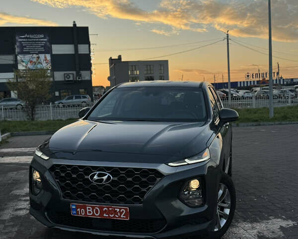 Серый Хендай Санта Фе, объемом двигателя 2.36 л и пробегом 170 тыс. км за 18600 $, фото 1 на Automoto.ua