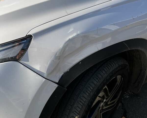 Серый Хендай Санта Фе, объемом двигателя 2.2 л и пробегом 135 тыс. км за 32000 $, фото 1 на Automoto.ua