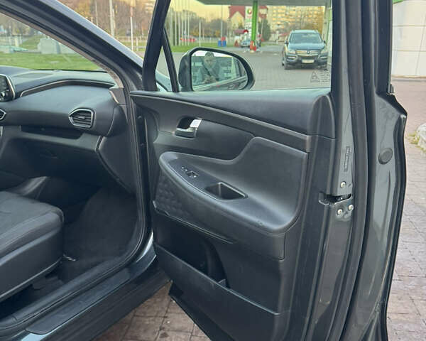 Серый Хендай Санта Фе, объемом двигателя 2.36 л и пробегом 170 тыс. км за 18600 $, фото 63 на Automoto.ua