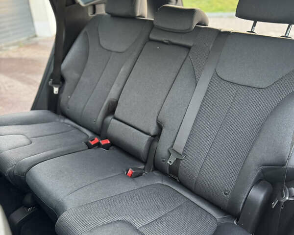 Серый Хендай Санта Фе, объемом двигателя 2.36 л и пробегом 170 тыс. км за 18600 $, фото 53 на Automoto.ua