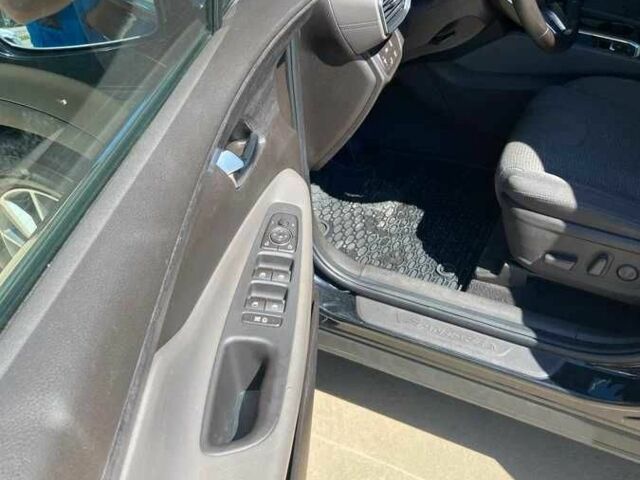 Серый Хендай Санта Фе, объемом двигателя 2.5 л и пробегом 117 тыс. км за 18000 $, фото 6 на Automoto.ua