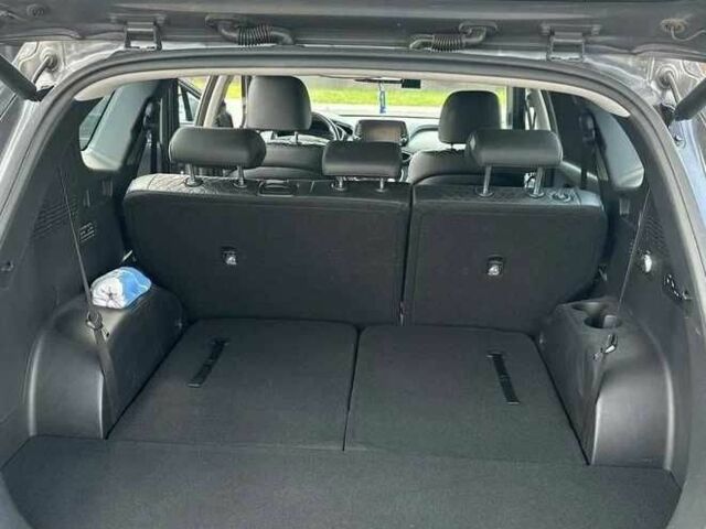 Серый Хендай Санта Фе, объемом двигателя 2 л и пробегом 95 тыс. км за 20000 $, фото 3 на Automoto.ua