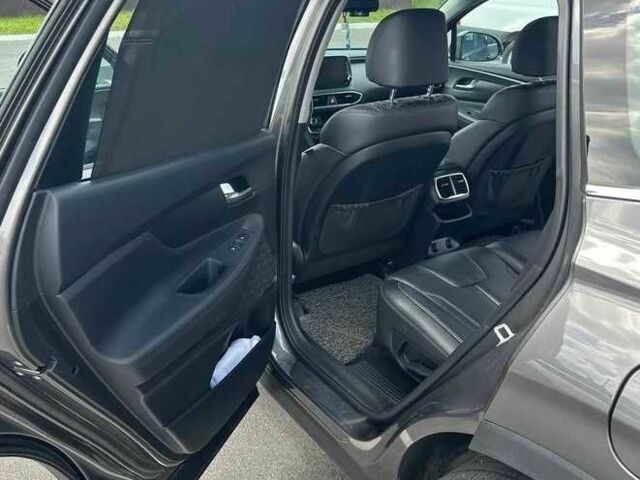 Серый Хендай Санта Фе, объемом двигателя 2 л и пробегом 95 тыс. км за 20000 $, фото 5 на Automoto.ua