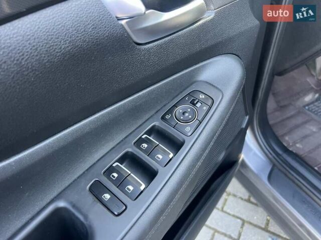 Серый Хендай Санта Фе, объемом двигателя 2.15 л и пробегом 113 тыс. км за 29700 $, фото 26 на Automoto.ua