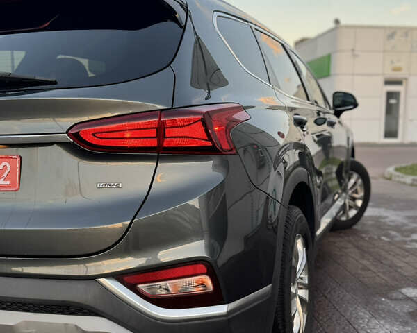 Серый Хендай Санта Фе, объемом двигателя 2.36 л и пробегом 170 тыс. км за 18600 $, фото 18 на Automoto.ua