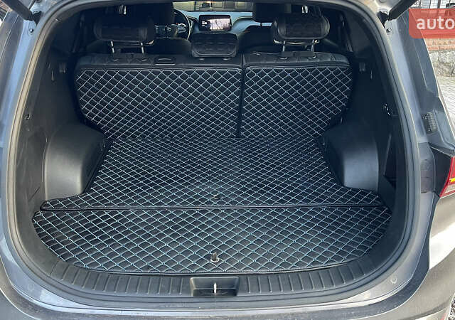 Хендай Санта Фе 2020 у Умани на Automoto.ua Сірий Хендай Санта Фе, об'ємом двигуна 2.15 л та пробігом 94 тис. км за 37700 $, фото 14 на Automoto.ua