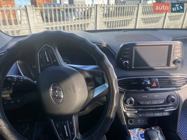 Серый Хендай Санта Фе, объемом двигателя 2 л и пробегом 150 тыс. км за 19800 $, фото 2 на Automoto.ua