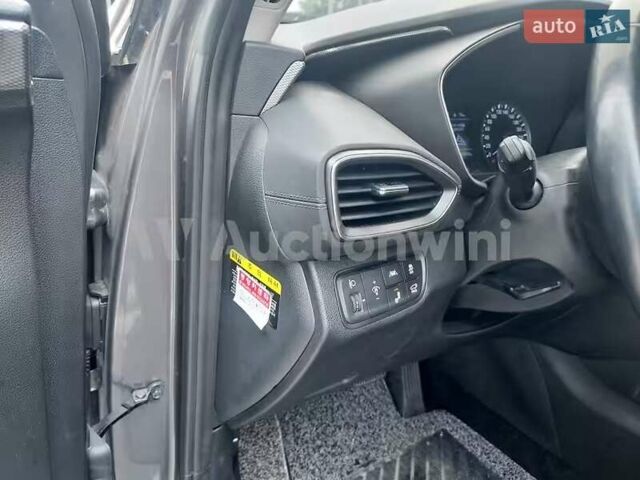 Сірий Хендай Санта Фе, об'ємом двигуна 2 л та пробігом 90 тис. км за 12900 $, фото 19 на Automoto.ua