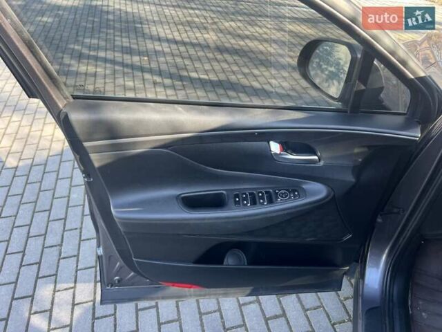 Серый Хендай Санта Фе, объемом двигателя 2.15 л и пробегом 113 тыс. км за 29700 $, фото 24 на Automoto.ua