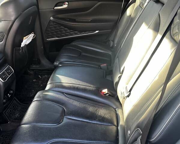 Серый Хендай Санта Фе, объемом двигателя 2.2 л и пробегом 135 тыс. км за 32000 $, фото 2 на Automoto.ua