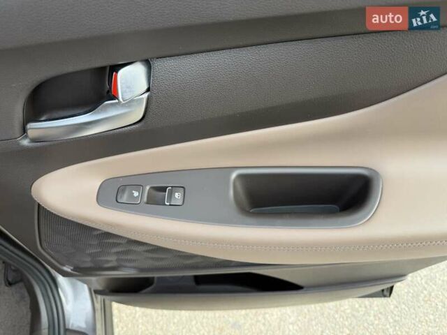 Серый Хендай Санта Фе, объемом двигателя 2.15 л и пробегом 114 тыс. км за 31800 $, фото 24 на Automoto.ua