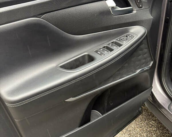 Серый Хендай Санта Фе, объемом двигателя 2.15 л и пробегом 110 тыс. км за 38000 $, фото 9 на Automoto.ua