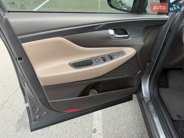 Серый Хендай Санта Фе, объемом двигателя 2.15 л и пробегом 114 тыс. км за 31800 $, фото 10 на Automoto.ua