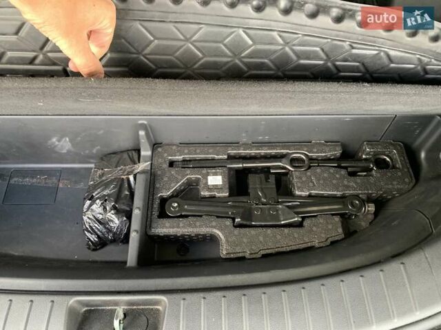 Серый Хендай Санта Фе, объемом двигателя 2.15 л и пробегом 34 тыс. км за 38500 $, фото 52 на Automoto.ua