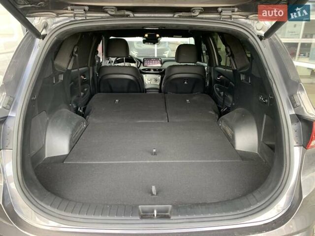 Серый Хендай Санта Фе, объемом двигателя 2.15 л и пробегом 34 тыс. км за 38500 $, фото 51 на Automoto.ua