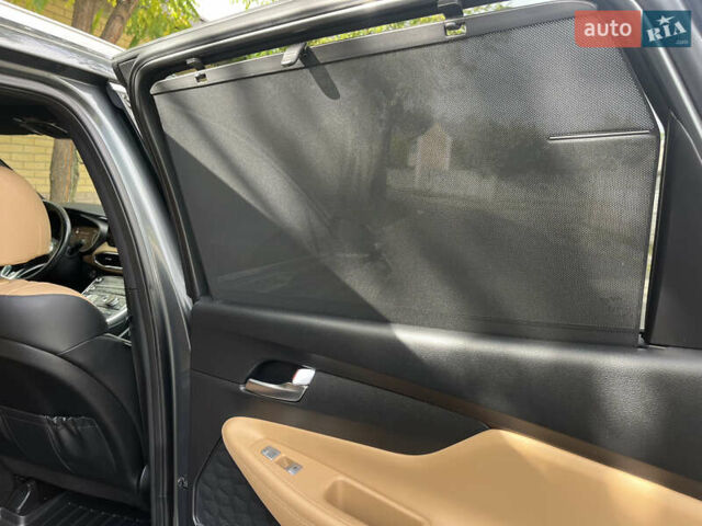 Серый Хендай Санта Фе, объемом двигателя 2.15 л и пробегом 71 тыс. км за 37777 $, фото 9 на Automoto.ua