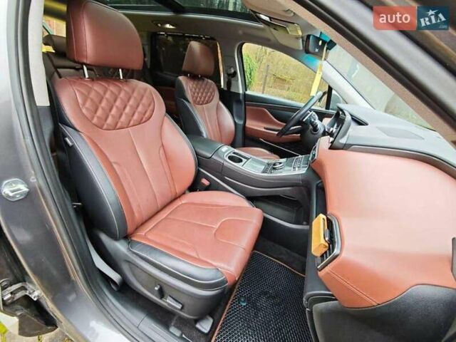 Серый Хендай Санта Фе, объемом двигателя 2 л и пробегом 36 тыс. км за 29500 $, фото 4 на Automoto.ua