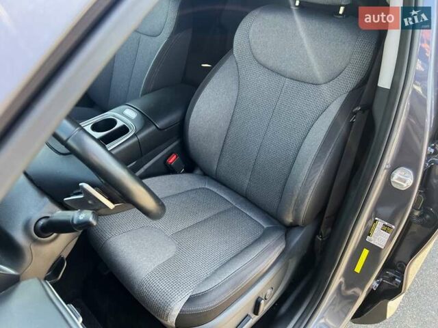 Серый Хендай Санта Фе, объемом двигателя 1.6 л и пробегом 29 тыс. км за 37999 $, фото 27 на Automoto.ua