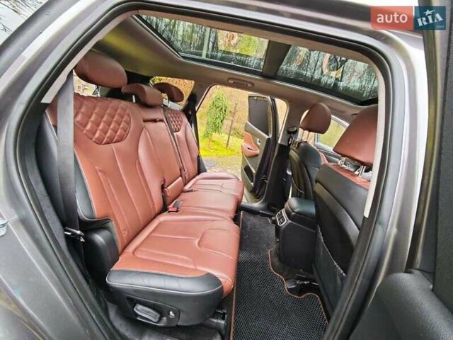 Серый Хендай Санта Фе, объемом двигателя 2 л и пробегом 36 тыс. км за 29500 $, фото 5 на Automoto.ua