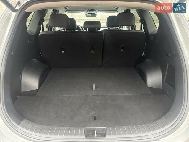 Серый Хендай Санта Фе, объемом двигателя 2.5 л и пробегом 62 тыс. км за 27900 $, фото 6 на Automoto.ua