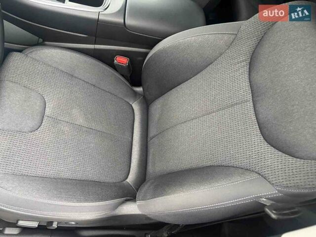 Серый Хендай Санта Фе, объемом двигателя 2.5 л и пробегом 62 тыс. км за 27900 $, фото 8 на Automoto.ua