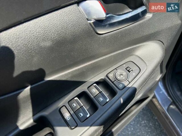 Серый Хендай Санта Фе, объемом двигателя 1.6 л и пробегом 29 тыс. км за 37999 $, фото 25 на Automoto.ua